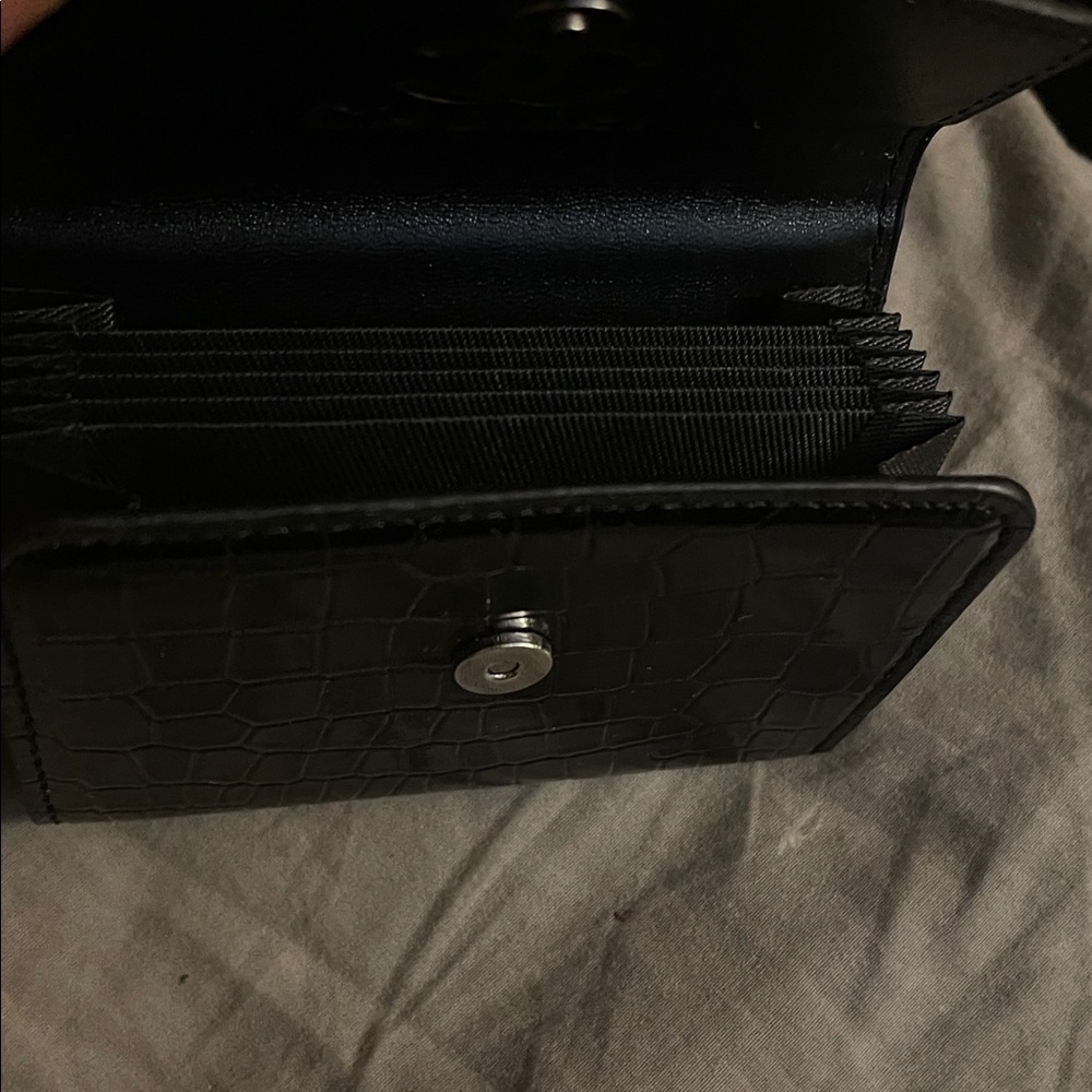 CHANEL Black Patent Croc-Embossed Card Wallet with Gold CC - Picture 3 of 5